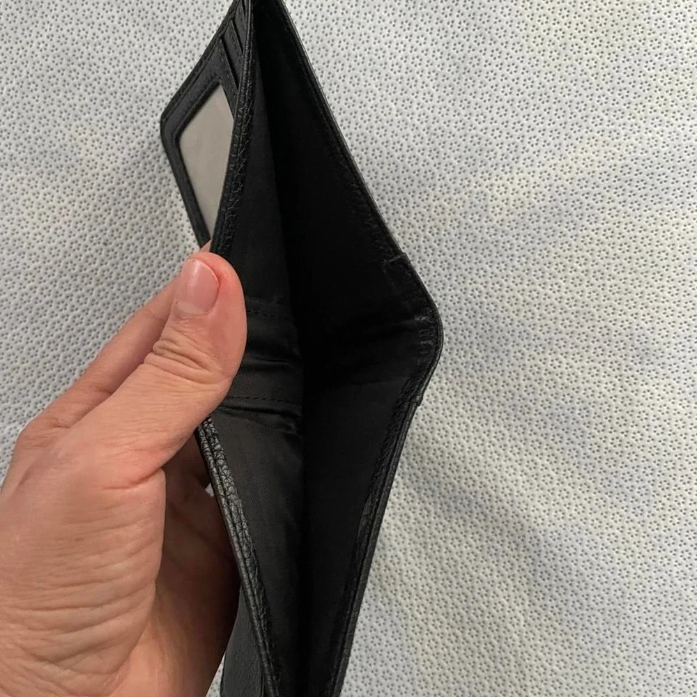 Fly Hawk black leather wallet with pebbled texture